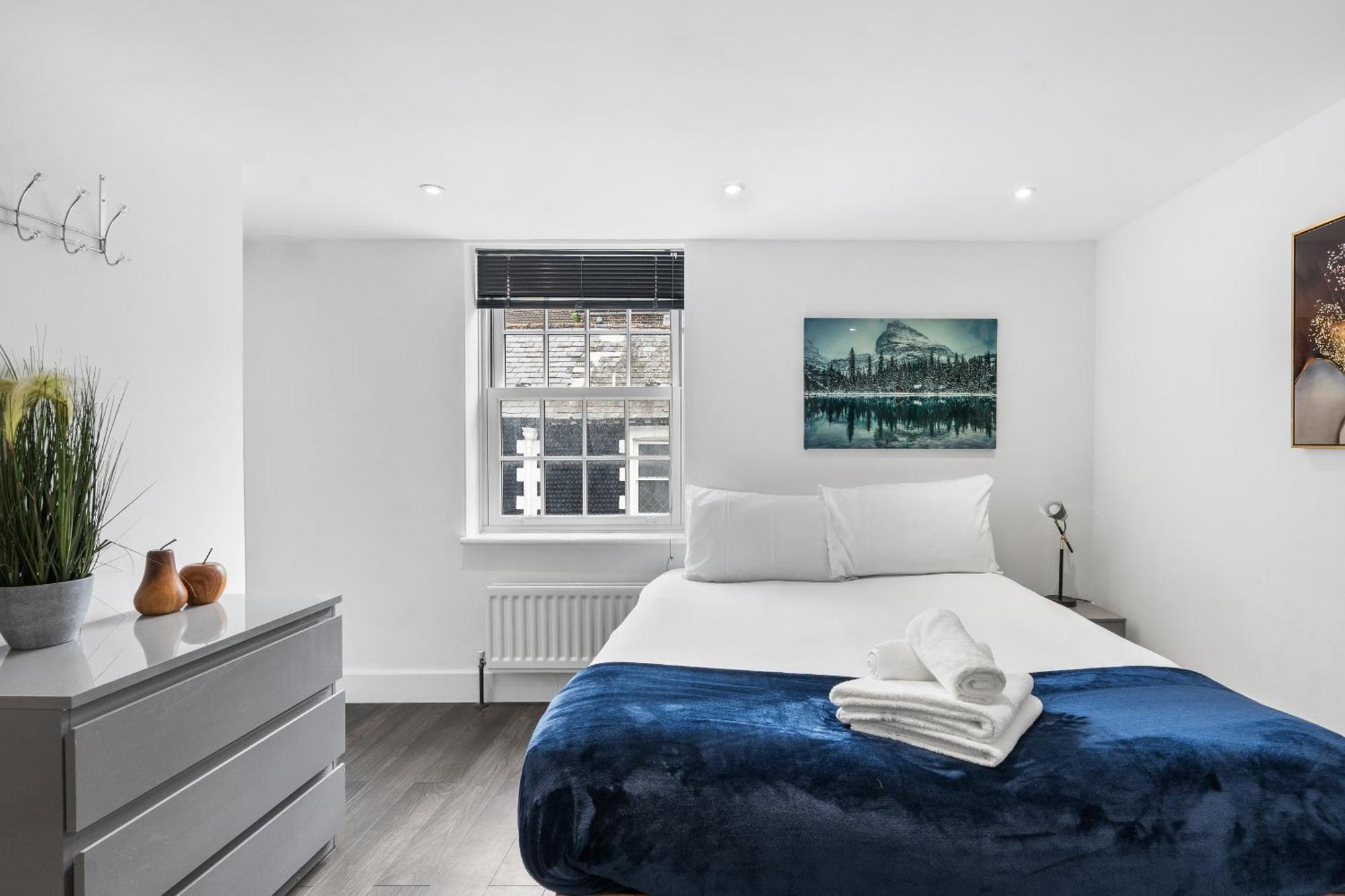 Queens Place - 3 Bedroom * Brighton