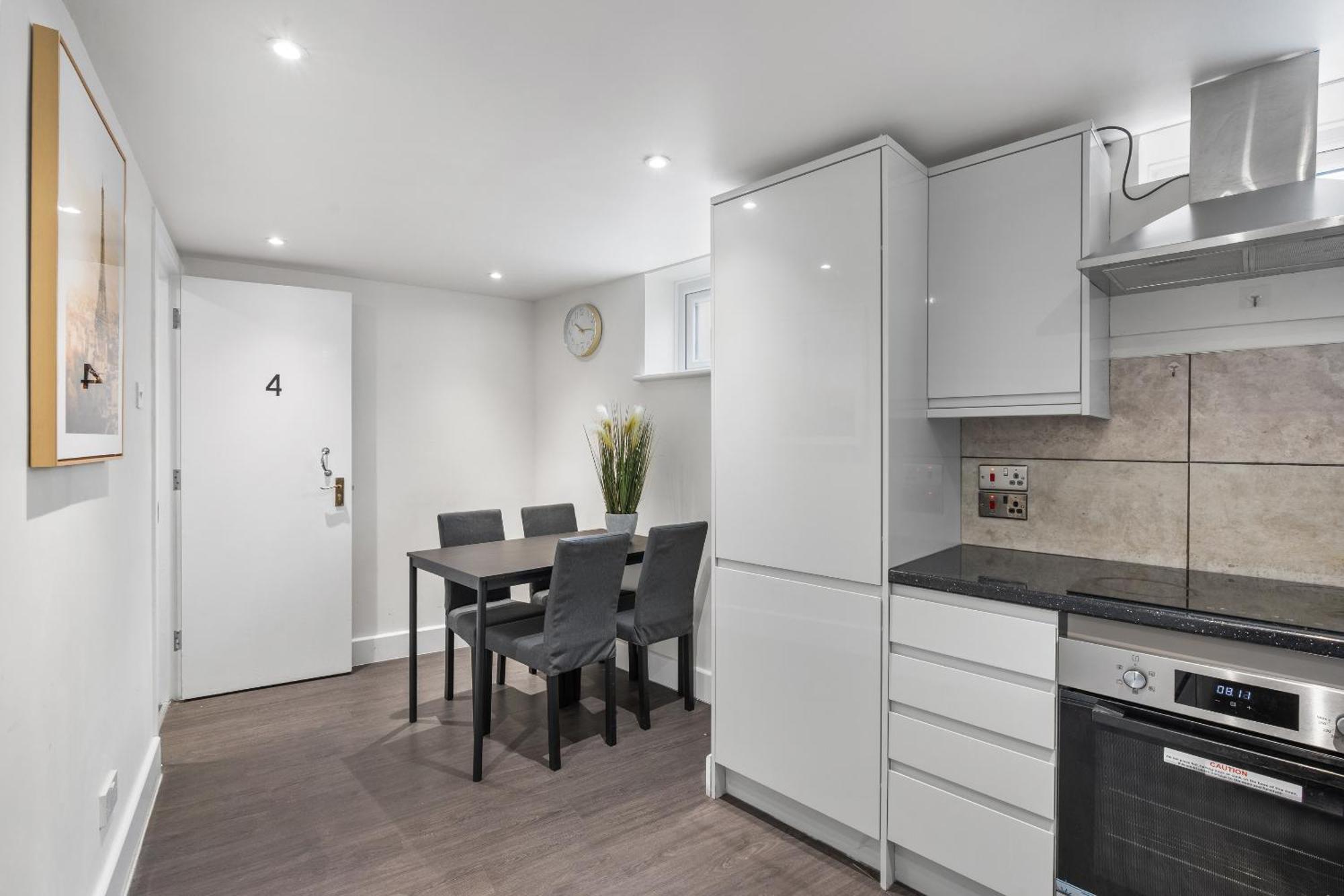 Queens Place - 3 Bedroom * Brighton