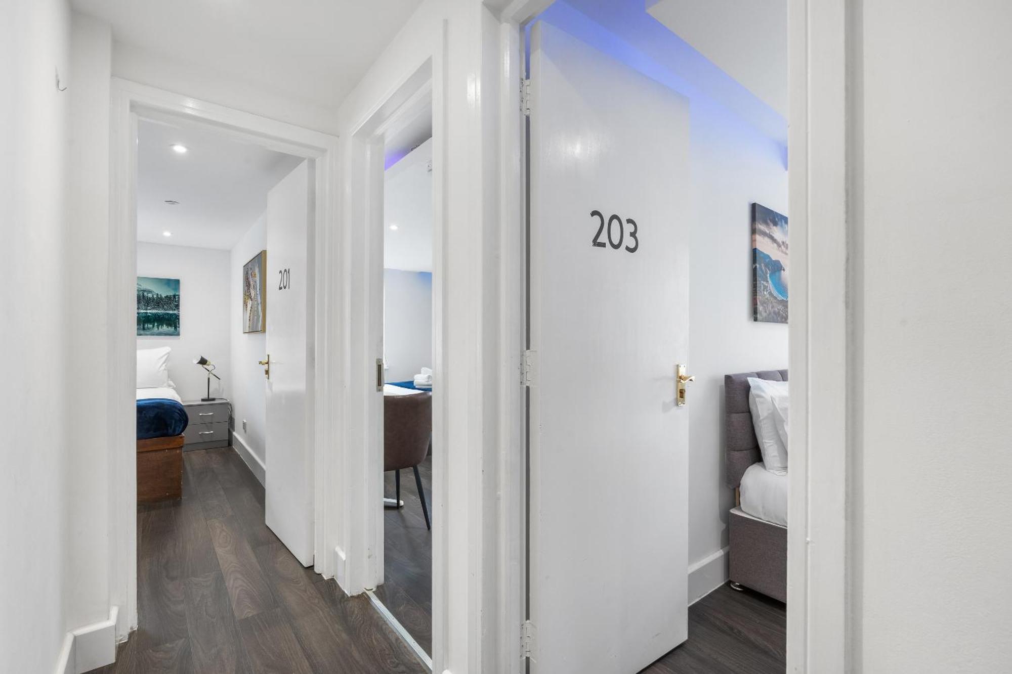 Queens Place - 3 Bedroom Apartment *