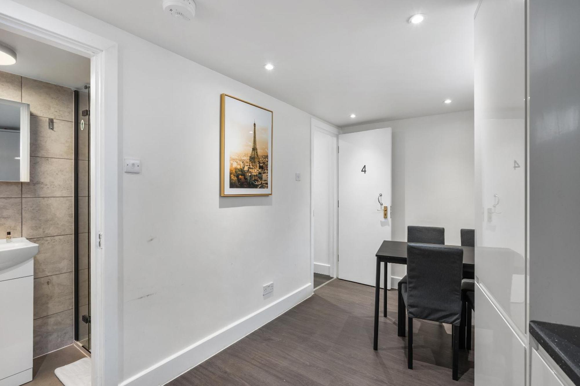 Apartment Queens Place - 3 Bedroom Brighton