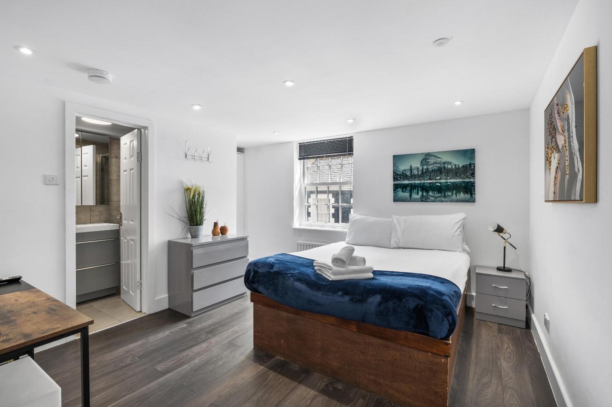 Queens Place - 3 Bedroom Brighton